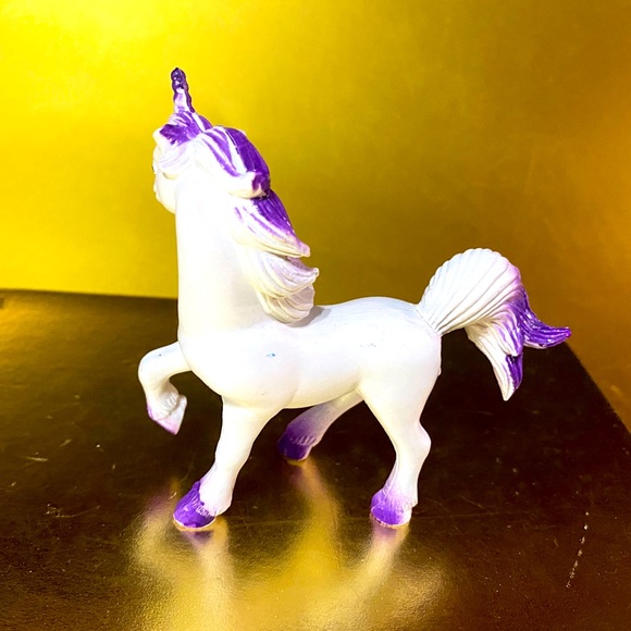 UNICORN VTG 80’s BUNDLE OF 3 MYSTICAL UNICORNS SOLID PVC/VINYL TYPE 4.25”x5.25” - Picture 9 of 13
